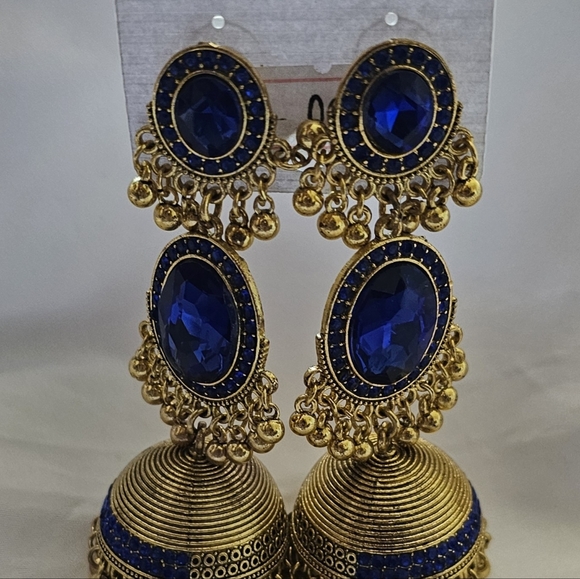 Earrings - Picture 4 of 11